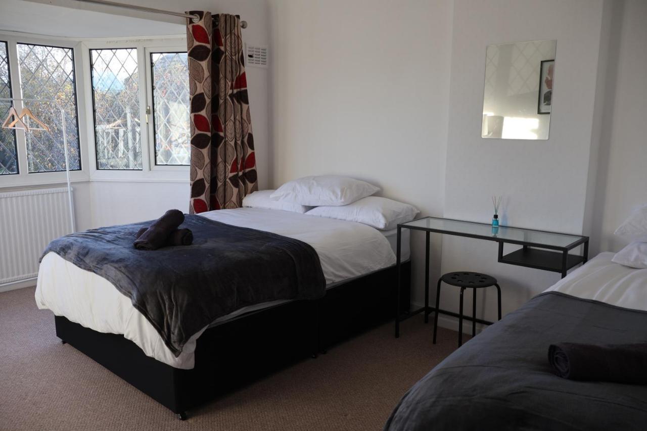 Spacious 4 Bed Home Near Nec, Jlr & Airport Parking For 3 Cars Ideal For Contractors! Solihull Buitenkant foto