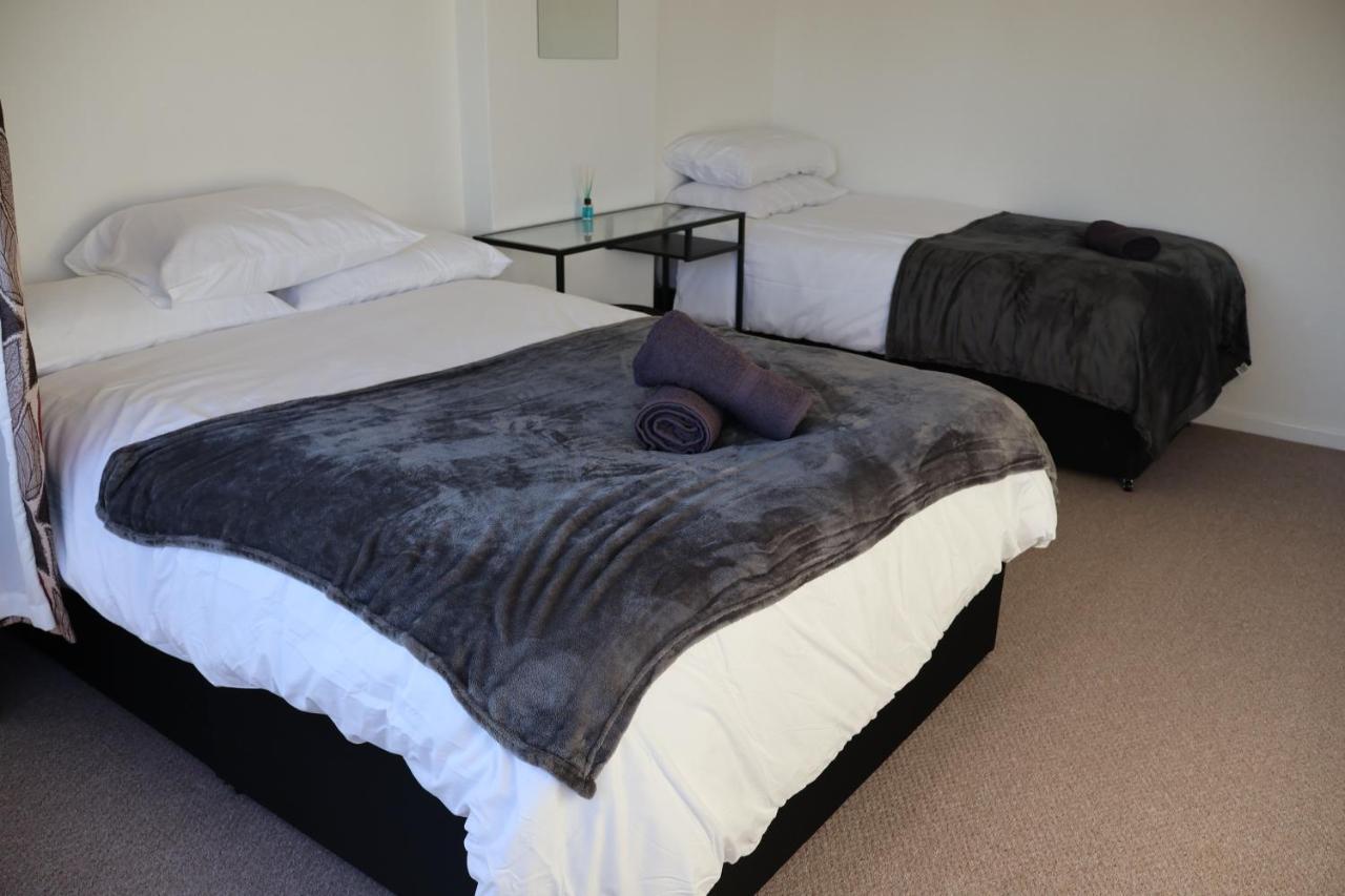Spacious 4 Bed Home Near Nec, Jlr & Airport Parking For 3 Cars Ideal For Contractors! Solihull Buitenkant foto