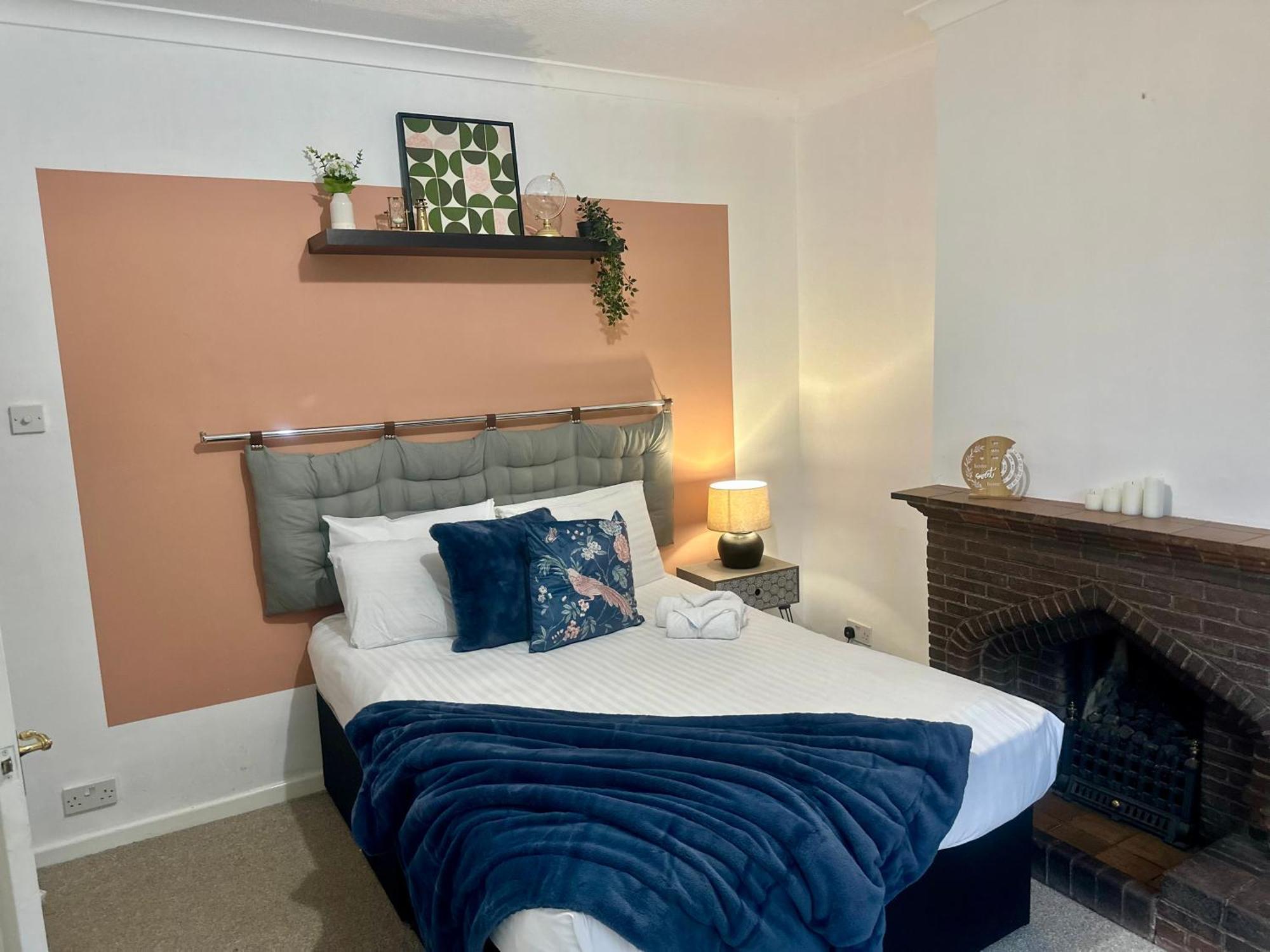 Spacious 4 Bed Home Near Nec, Jlr & Airport Parking For 3 Cars Ideal For Contractors! Solihull Buitenkant foto