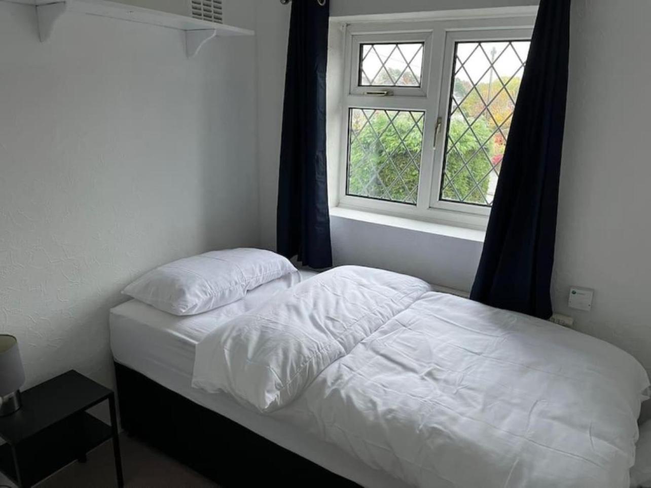 Spacious 4 Bed Home Near Nec, Jlr & Airport Parking For 3 Cars Ideal For Contractors! Solihull Buitenkant foto