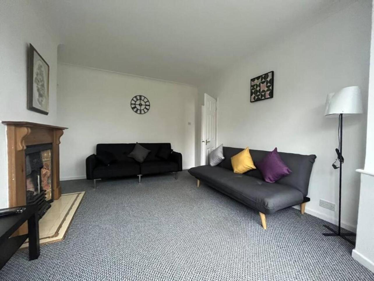 Spacious 4 Bed Home Near Nec, Jlr & Airport Parking For 3 Cars Ideal For Contractors! Solihull Buitenkant foto